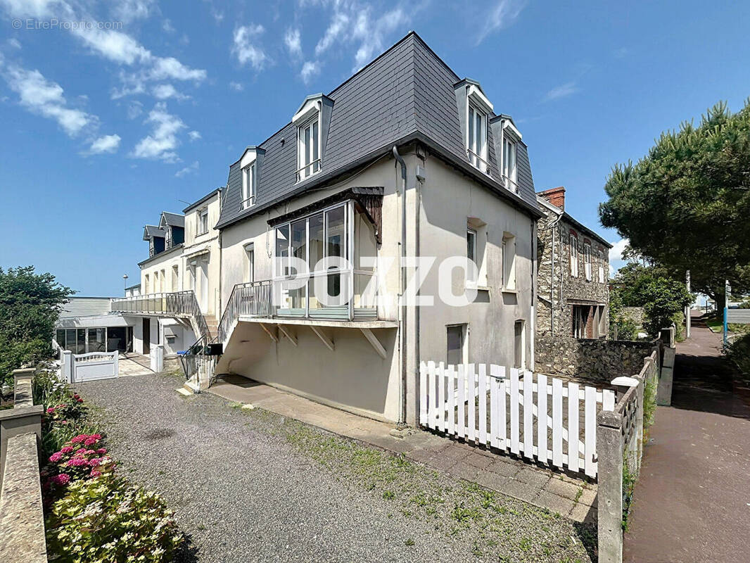 Appartement à DONVILLE-LES-BAINS