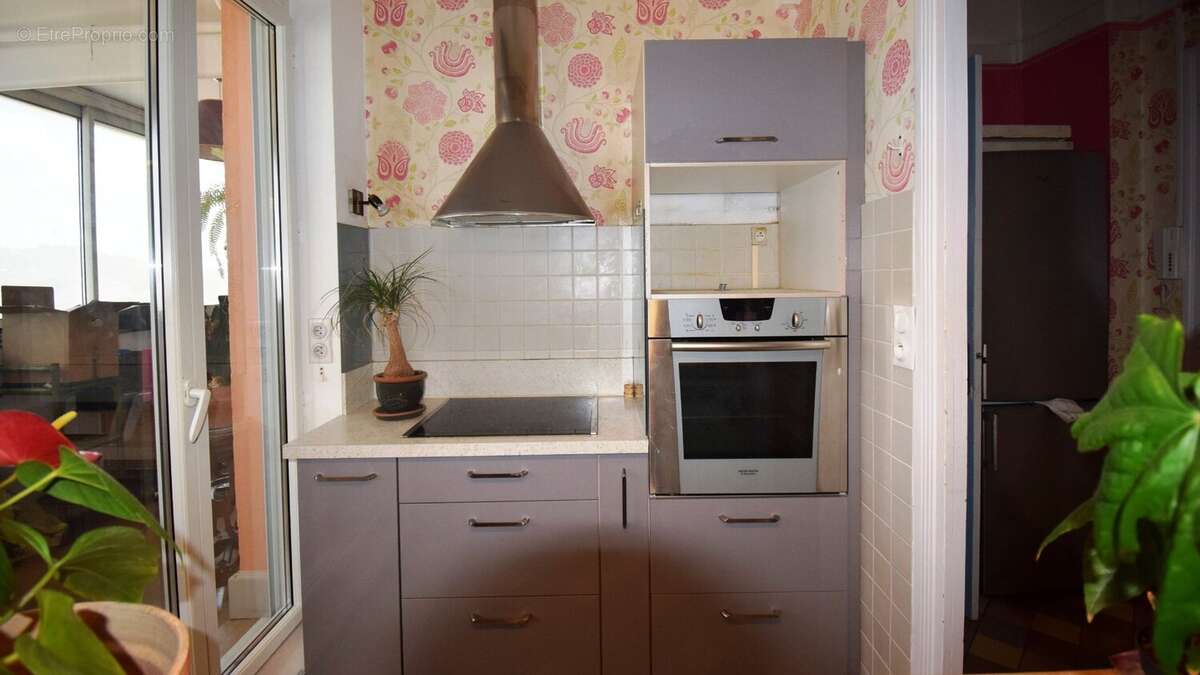 À VENDRE - PROCHE PARC DES SOURCES - Appartement T2 bis centre-ville de VICHY avec vue dégagée - photo 8