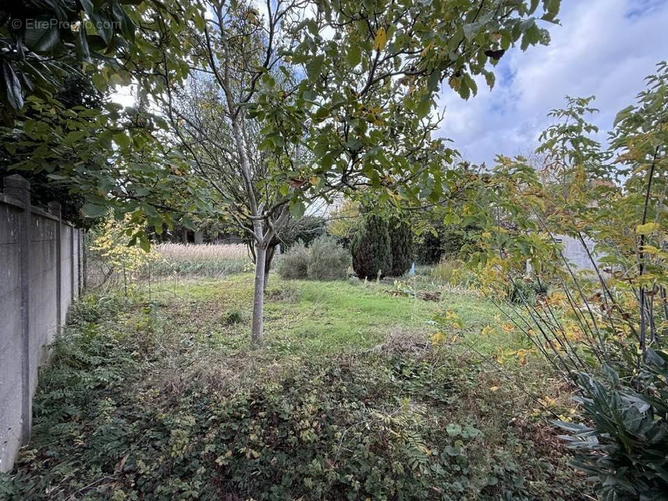 Terrain à VIGNEUX-SUR-SEINE