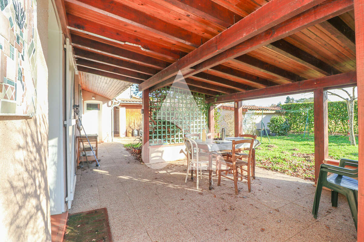 Maison de 122 m² avec Piscine et Grand Terrain Arboré Secteur Lavaur Ambres 4 pièce(s) - photo 5