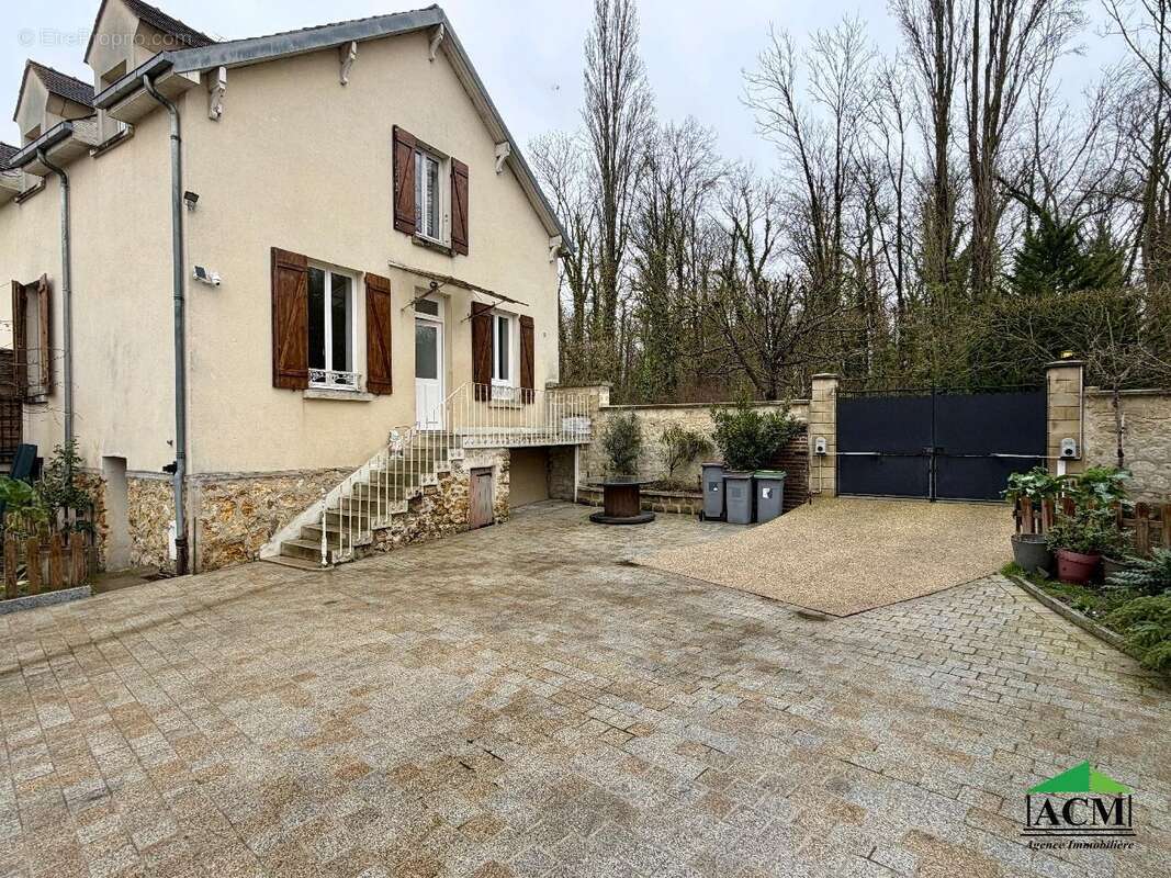 Maison à MERY-SUR-OISE