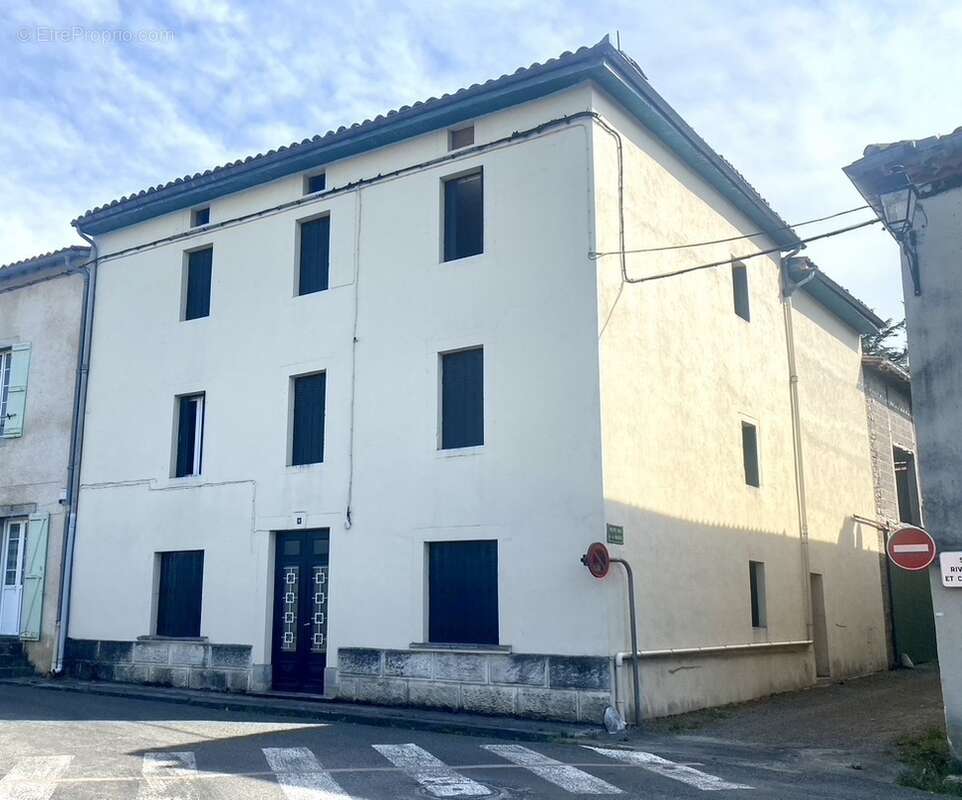 Appartement à PRAT-BONREPAUX