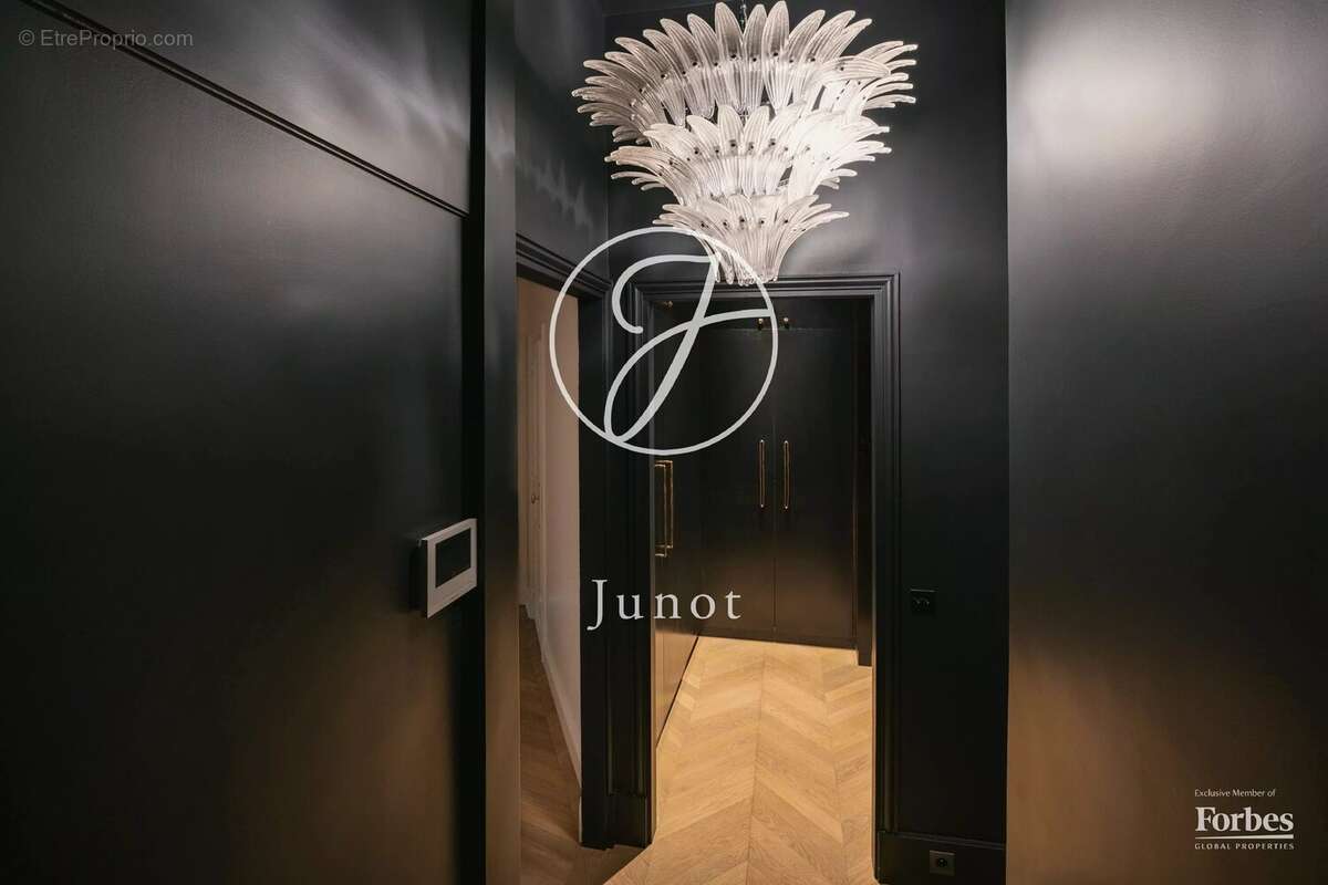 Appartement à PARIS-8E