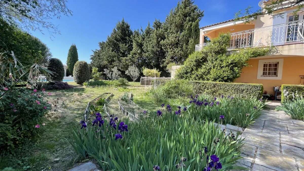 Maison à FONTVIEILLE