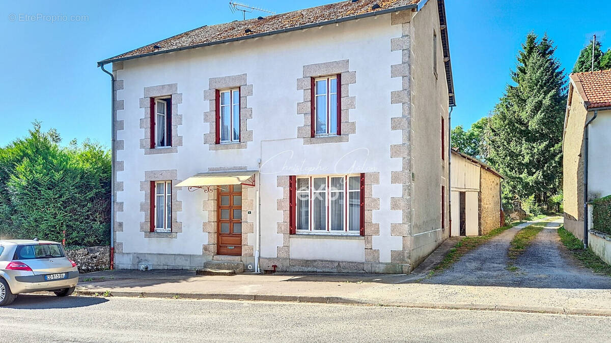 Maison à LA JONCHERE-SAINT-MAURICE
