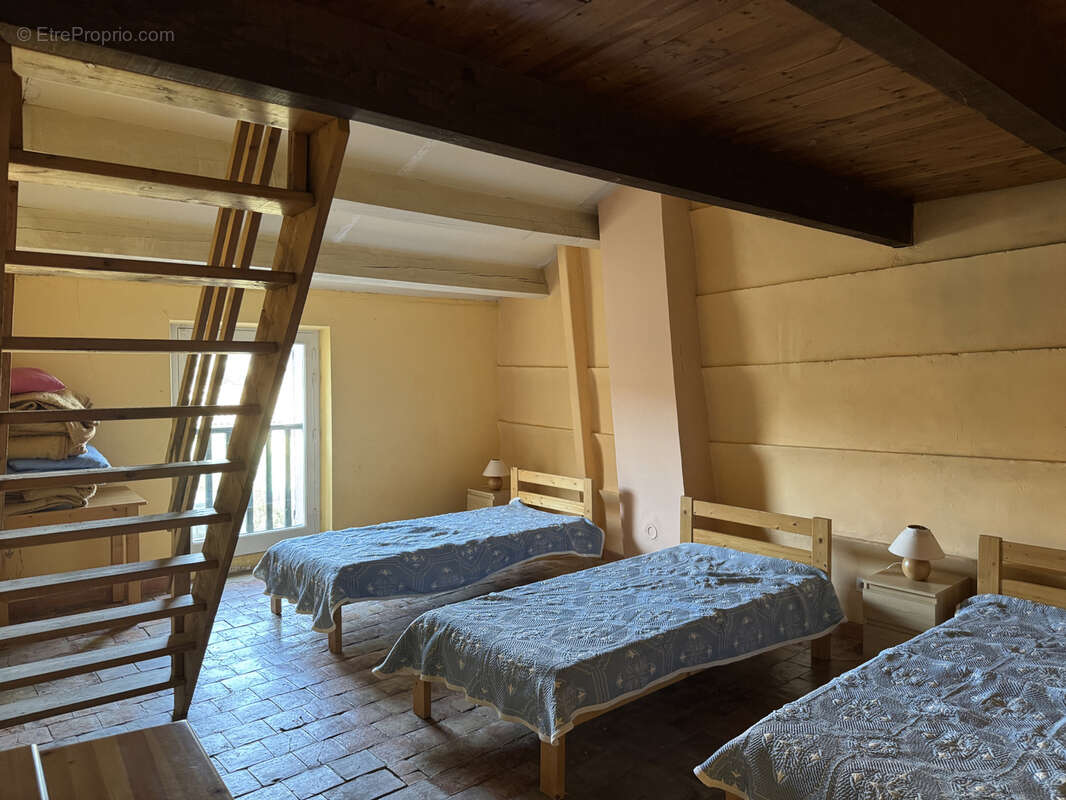 Maison à LA ROQUE-D&#039;ANTHERON