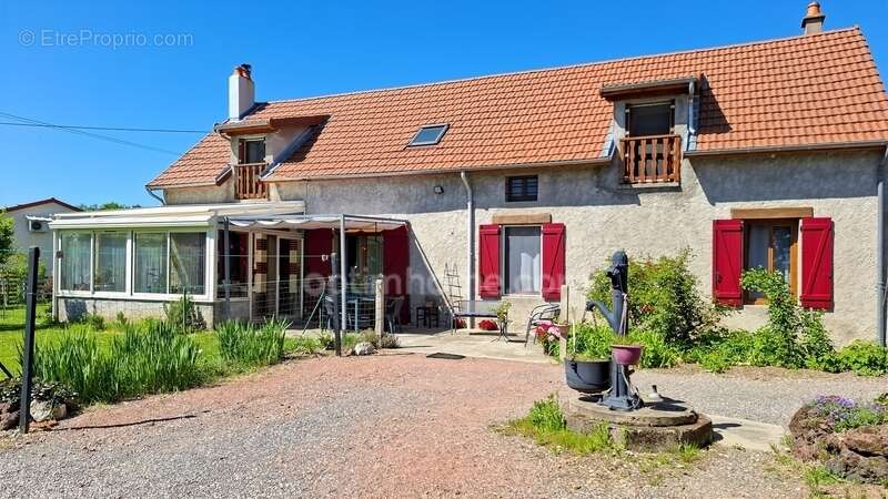 Maison à ESPINASSE-VOZELLE