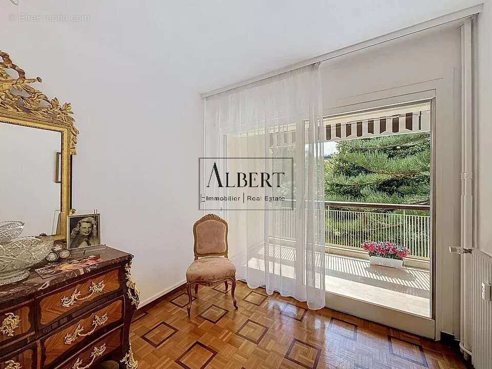 Cannes Centre – Élégant 3 pièces au cœur d’un parc historique - photo 13