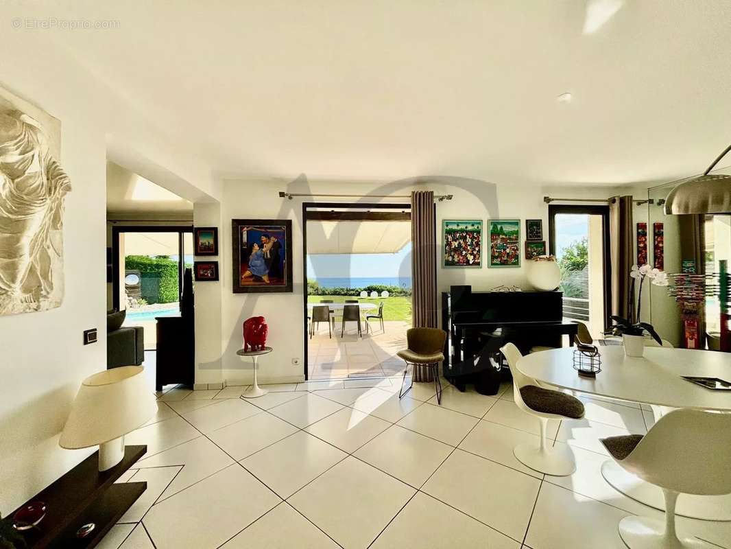 Maison à VILLENEUVE-LOUBET