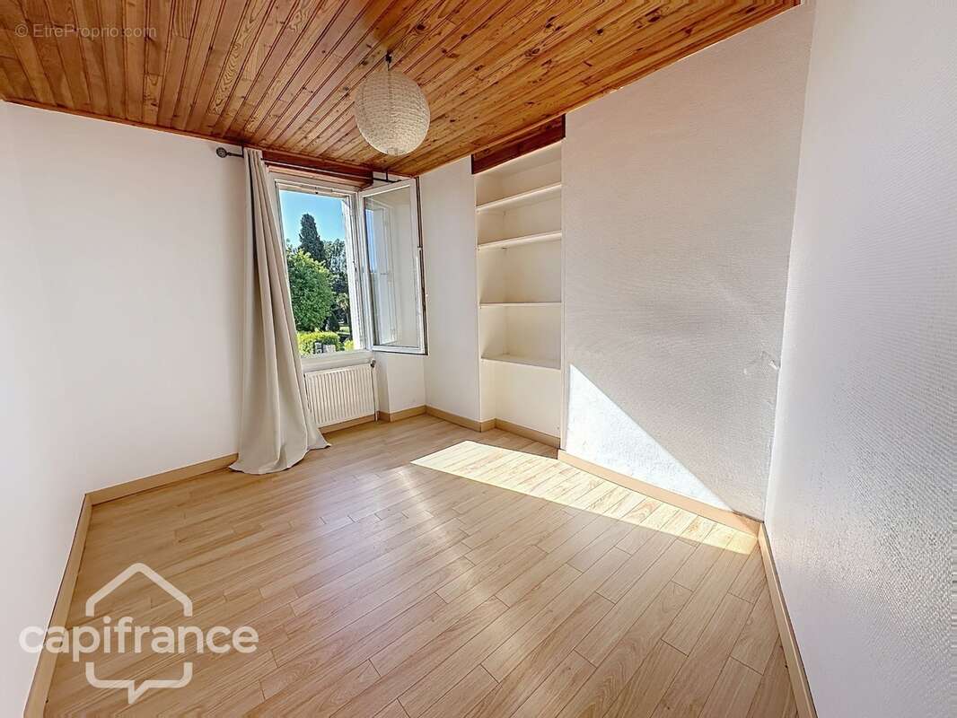 Volume et Potentiel : A vendre … Un grand atelier Indépendant et une maison 4 pièces - THOUARS (79) - photo 4