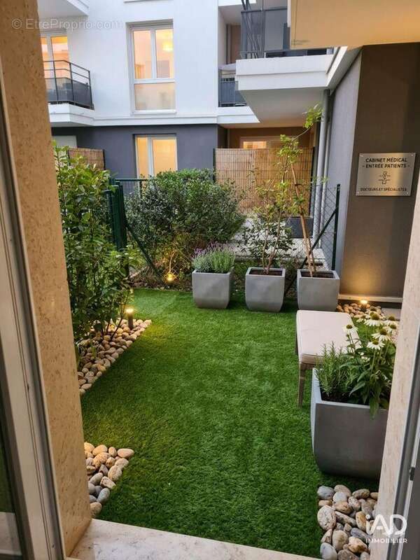 Photo 4 - Commerce à TRAPPES