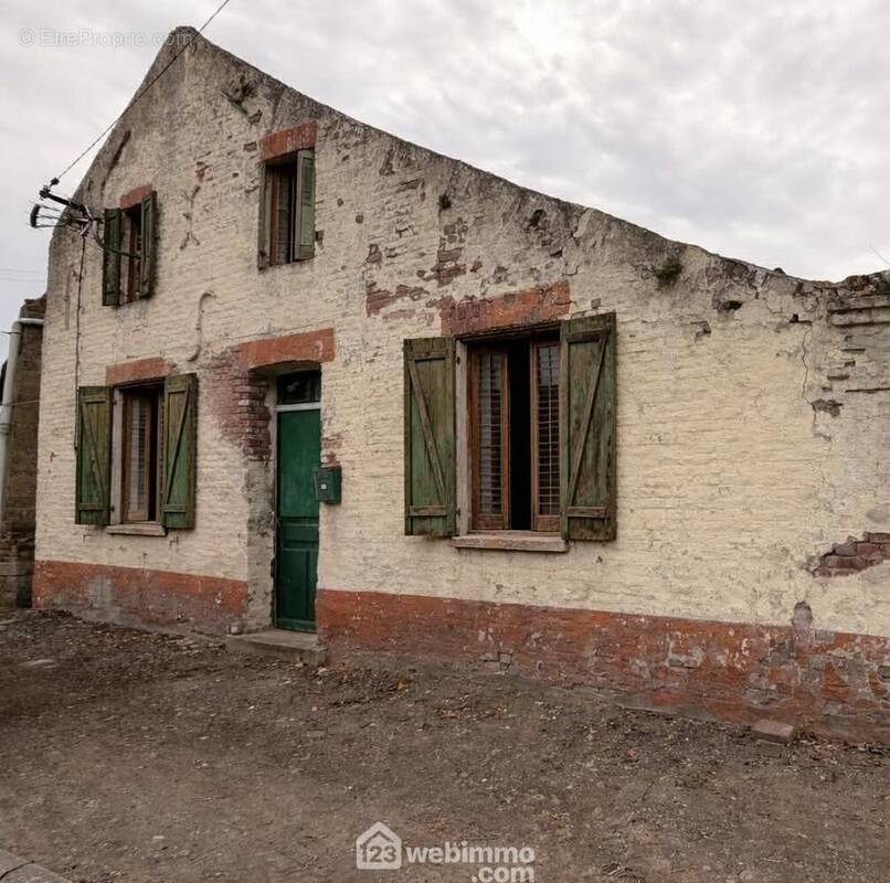 Maison à rénover d'une surface habitable de 88 m² - Maison à NOUVION-ET-CATILLON
