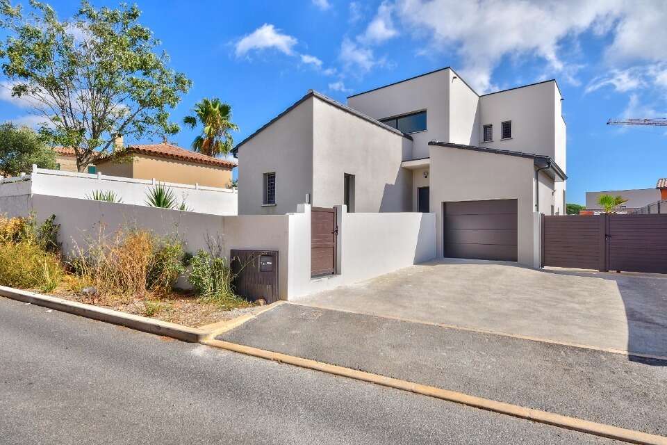 Terrain à SAINT-JEAN-DE-CORNIES