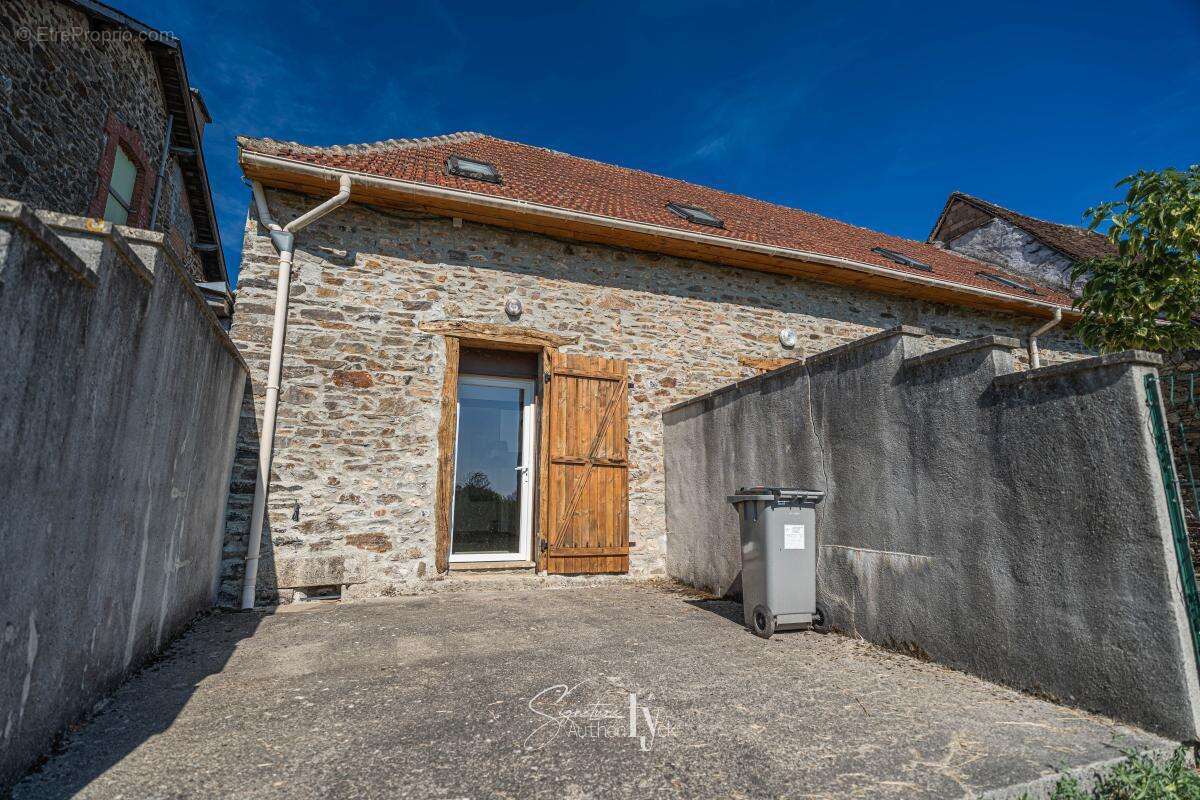 Appartement 112 m² à Saint-Germain-Les-Belles  - photo 4