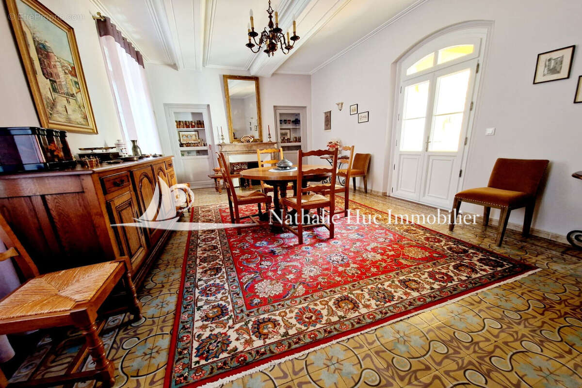 Maison à SAINT-LAURENT-DE-LA-SALANQUE