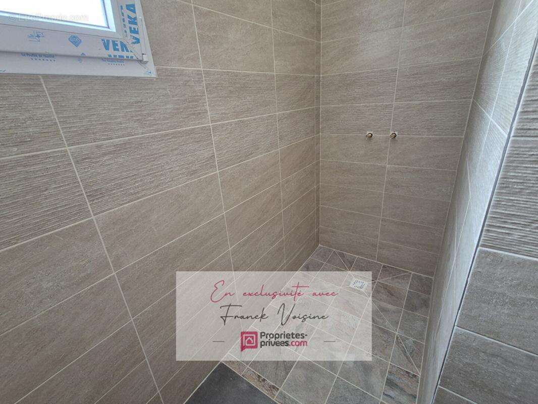 A VENDRE en Exclusivité à L'Oie, maison de 125 m2 avec 4 chambres sur une parcelle de 644 m2 env - photo 4