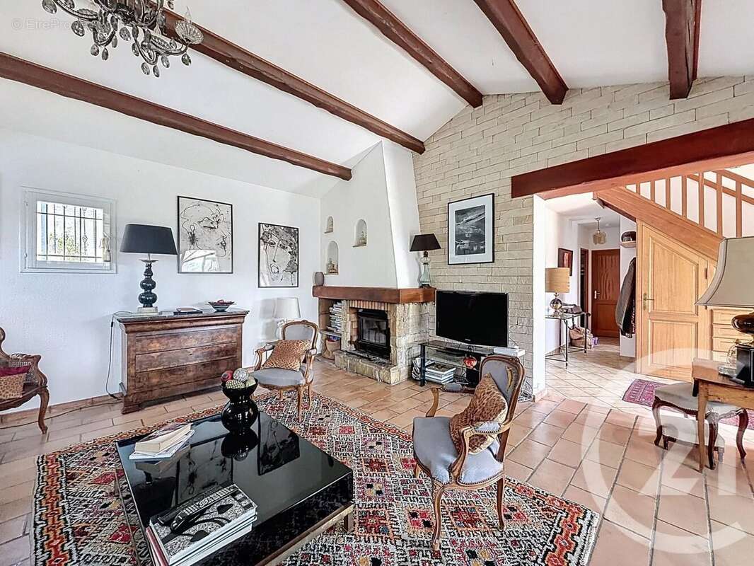 Maison à LA ROQUETTE-SUR-SIAGNE