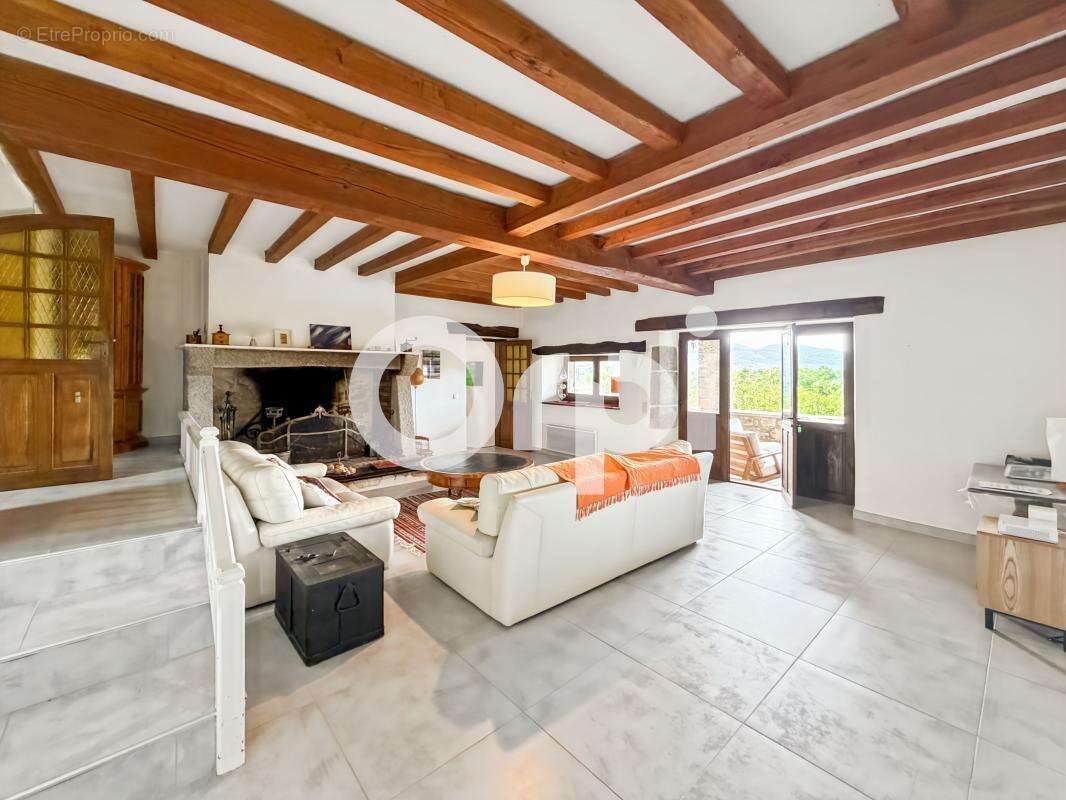 Maison à RUOMS
