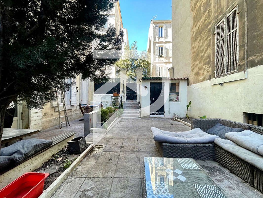 Appartement à MARSEILLE-4E