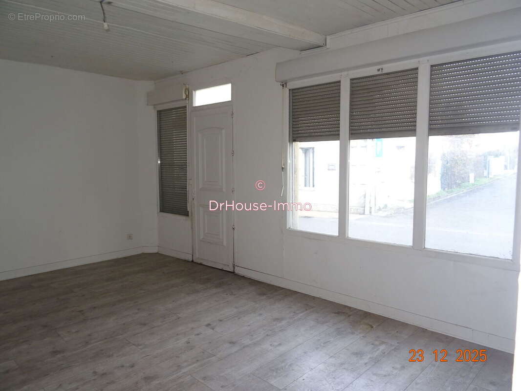 Maison à LA ROCHE-CHALAIS