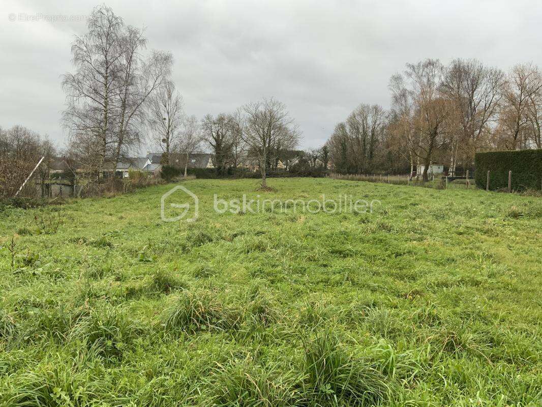 Terrain à SAINTE-ANNE-SUR-BRIVET
