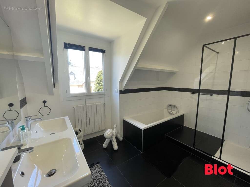 Maison 168 m² à Saint-Meloir-Des-Ondes  - photo 9