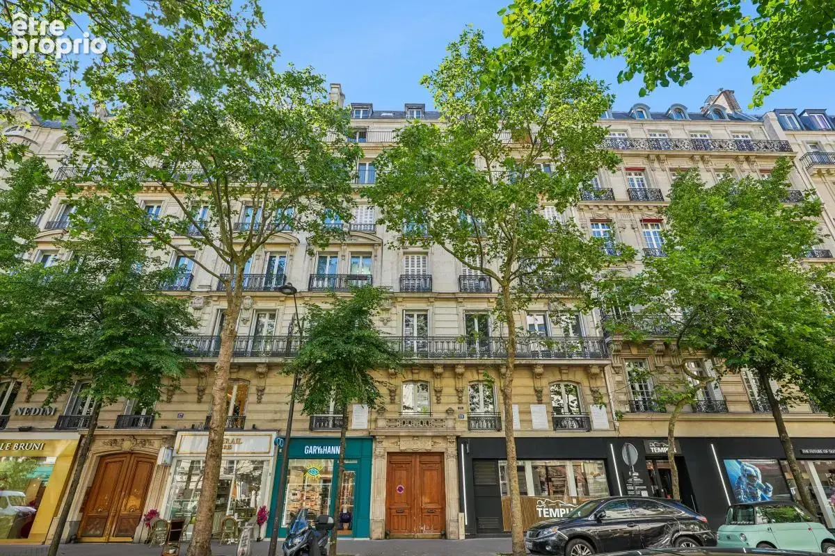 Paris XVIe – Avenue Victor Hugo / Arc de Triomphe - Appartement d'exception, cachet et volumes - photo 11