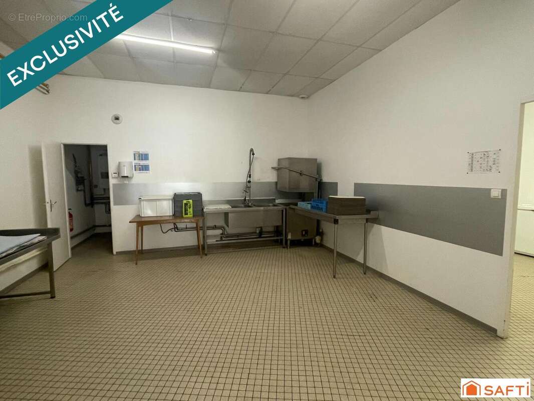 Commerce 530 m² à Montbazens  - photo 4