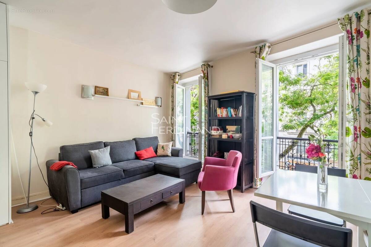 Appartement à PARIS-14E