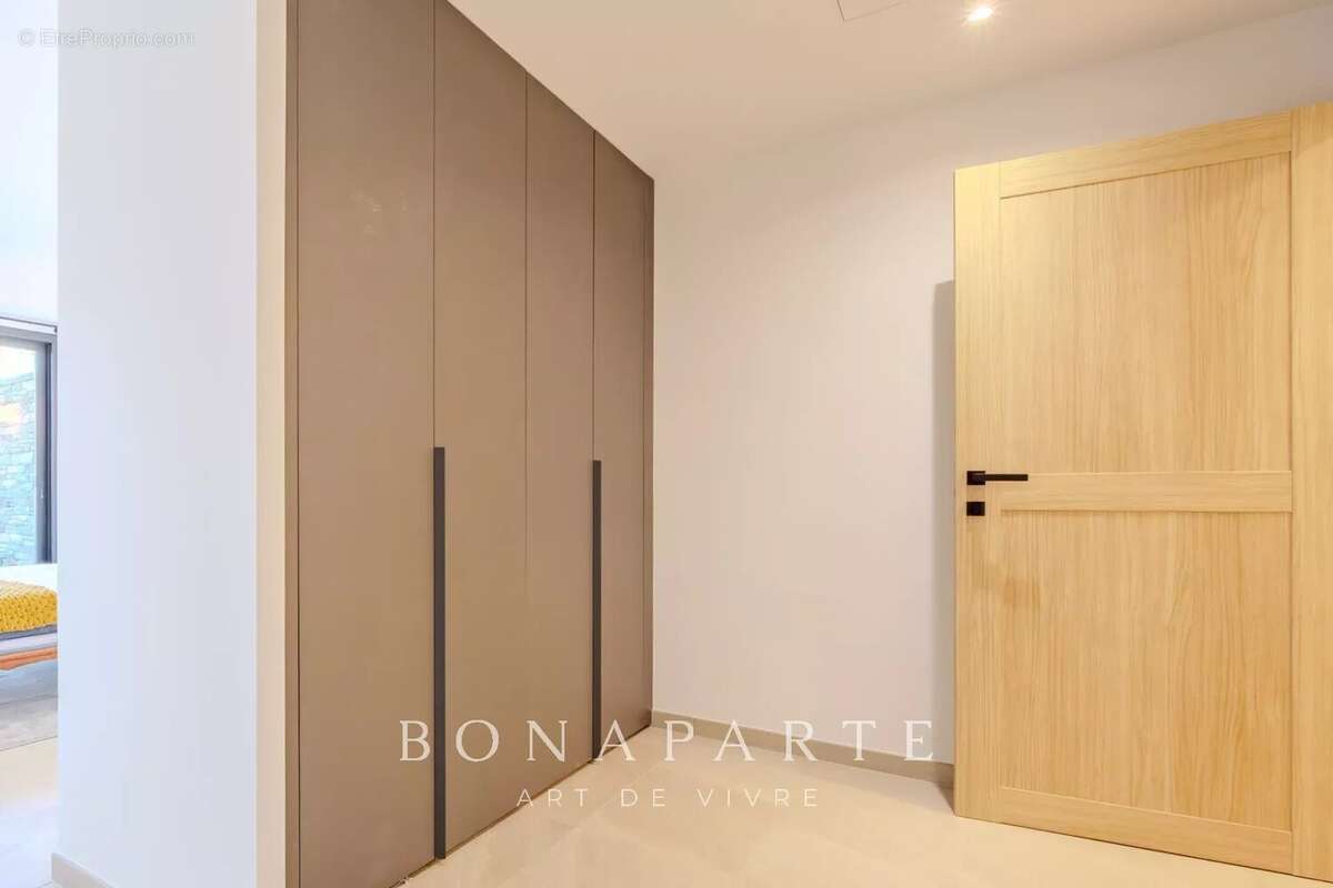 SAINT-TROPEZ GASSIN Exclusivité : Superbe villa-appartement en duplex avec vue mer exceptionnelle - photo 31
