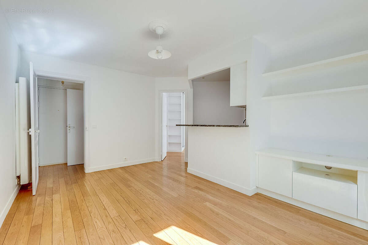 Appartement à PARIS-14E