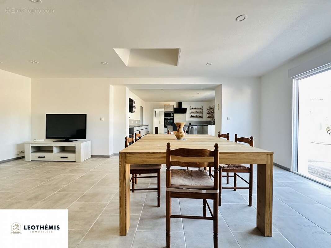 Maison à CHAILLEVETTE