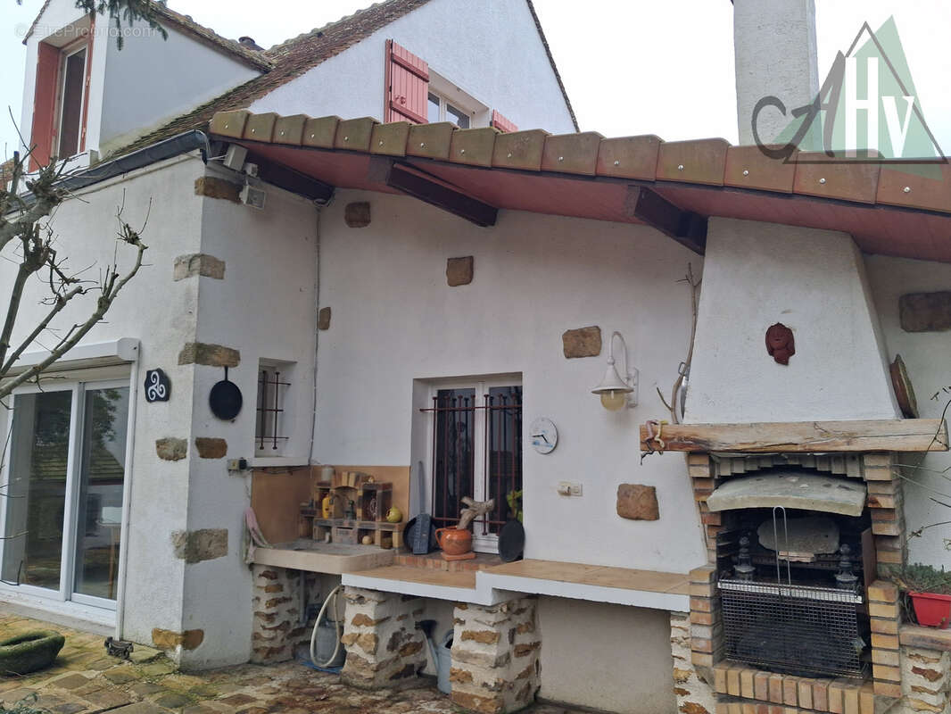 Maison à VILLENEUVE-LES-BORDES