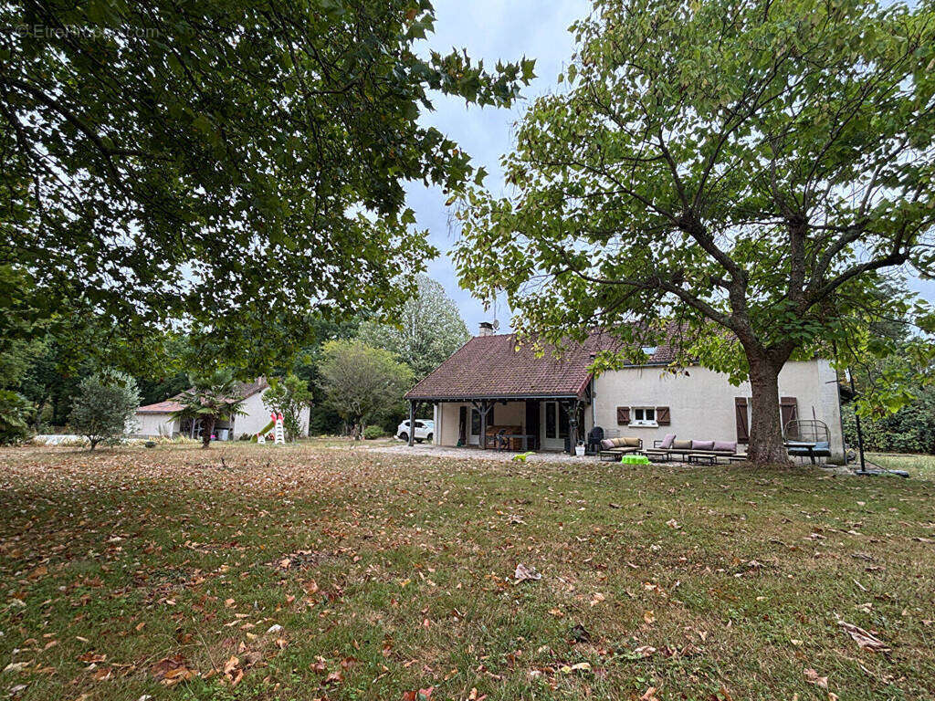 Maison à SASSIERGES-SAINT-GERMAIN