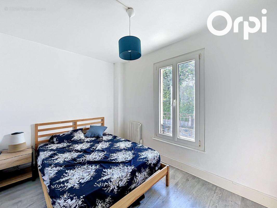 Appartement à ETREMBIERES