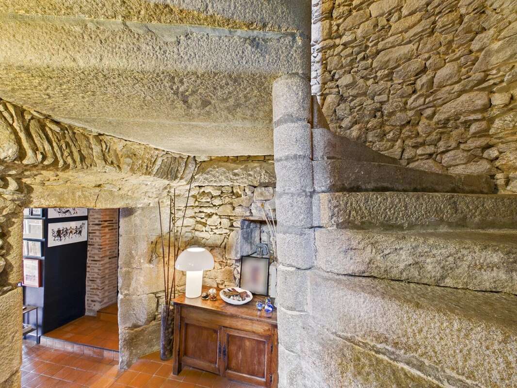 Maison à RILHAC-LASTOURS
