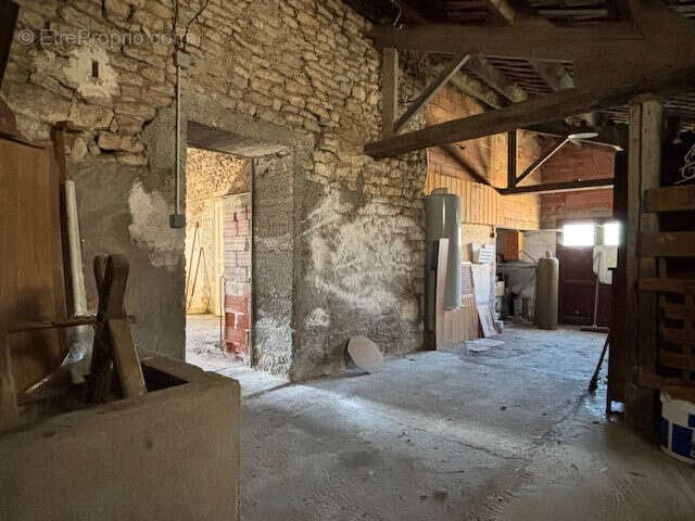 Maison à LE GUE-DE-VELLUIRE