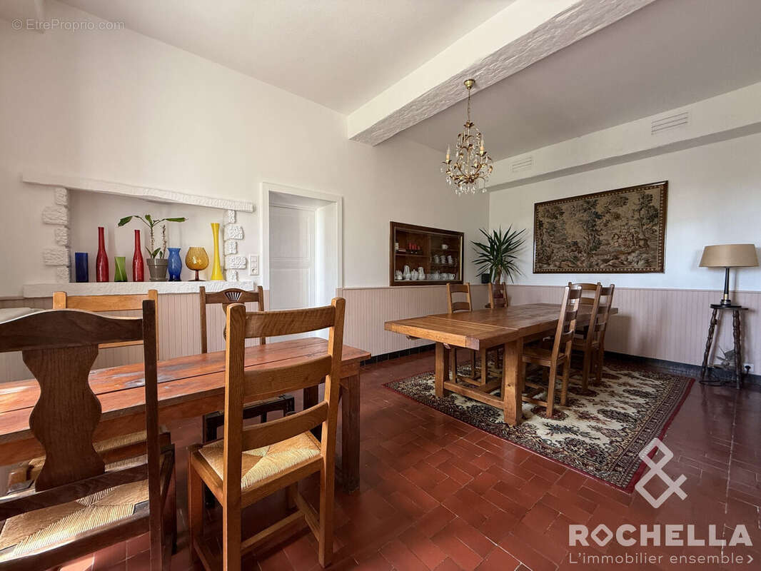 Maison 305 m² à Saint-Jean-D'angely  - photo 8