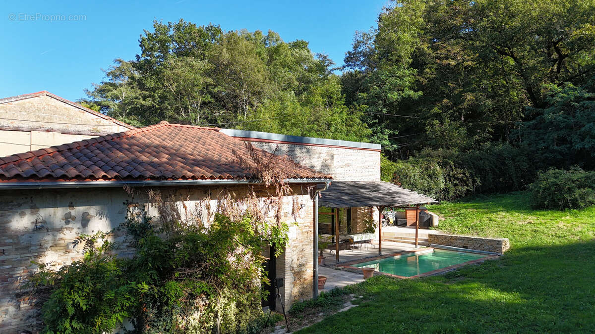 Maison à MONTAIGUT-SUR-SAVE