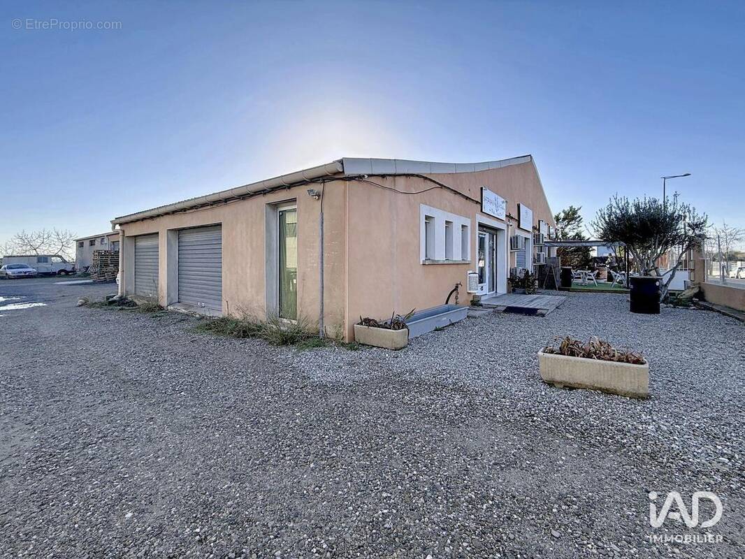 Photo 1 - Commerce à VILLENEUVE-LES-BEZIERS