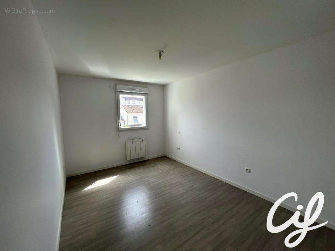 Appartement T3 Z.A.D., Z.I. Nord - 63.28 m2  144 000 Euros - photo 5