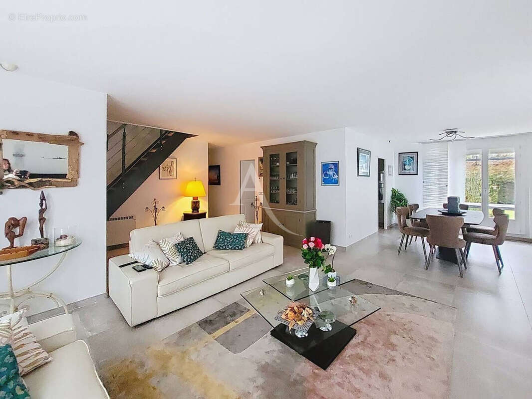 Maison à OZOIR-LA-FERRIERE