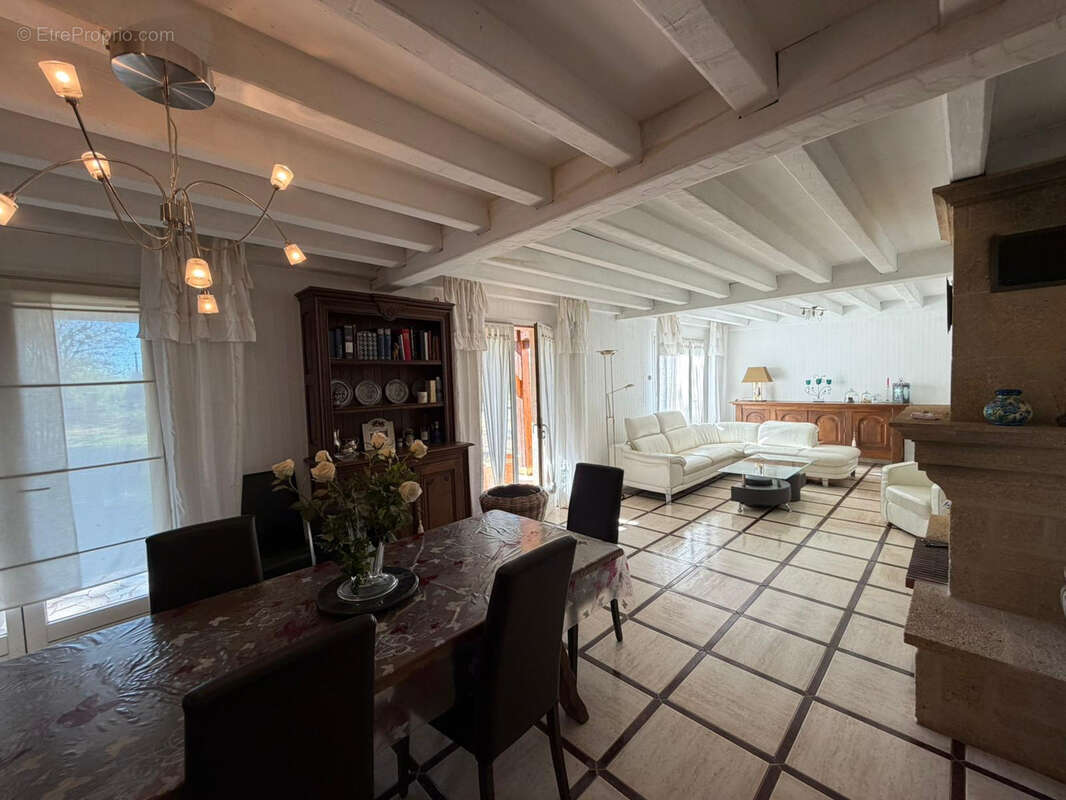 Maison à LACHAPELLE-AUZAC