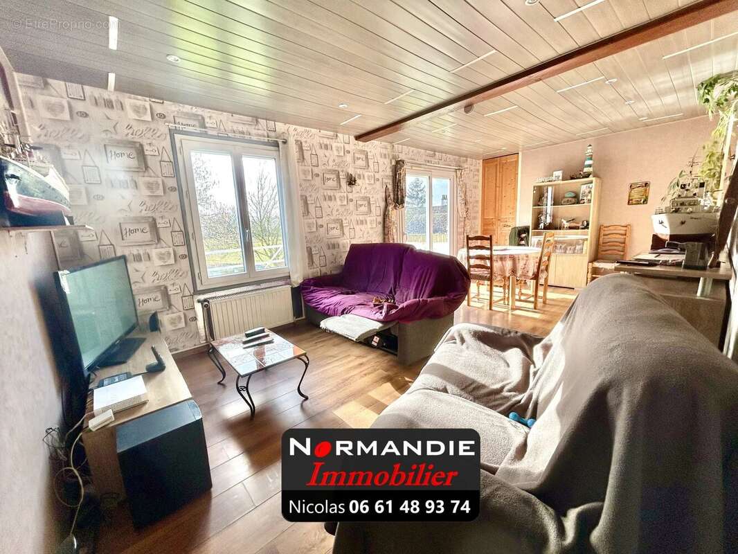 Maison à PETIVILLE