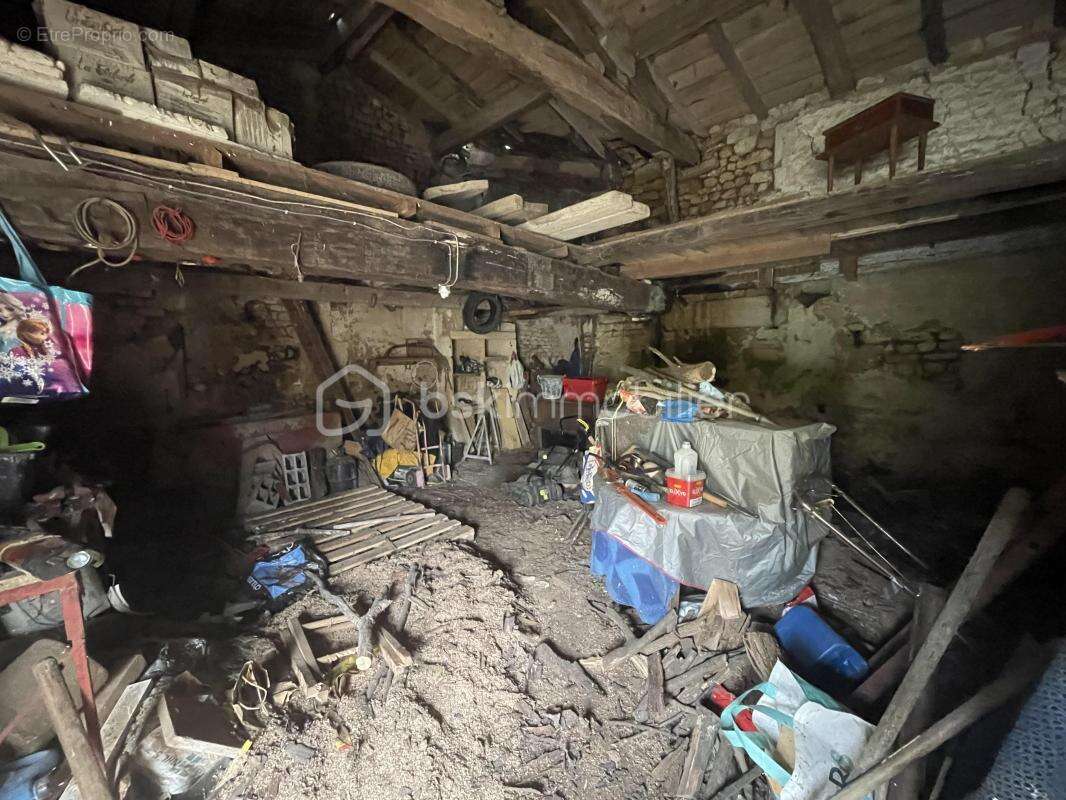  maison en pierre avec dépendance  –  potentiel – 109 000 € négociable - photo 17