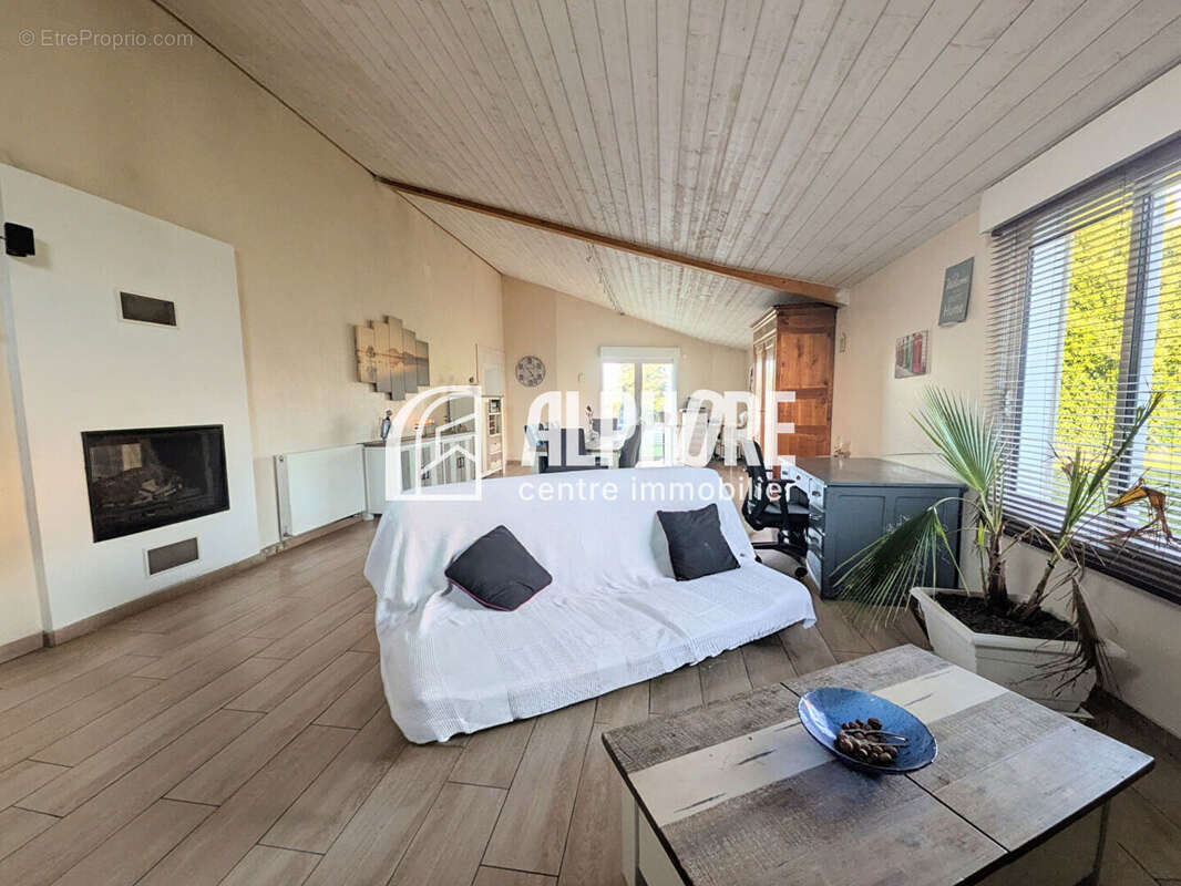 Maison à LA SALLE-DE-VIHIERS