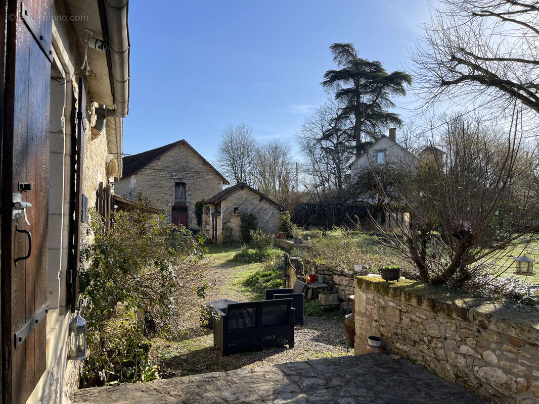 Maison à COULAURES