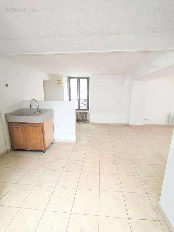Appartement à DAMMARIE-LES-LYS