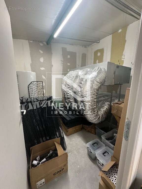 Commerce à CHAROLLES