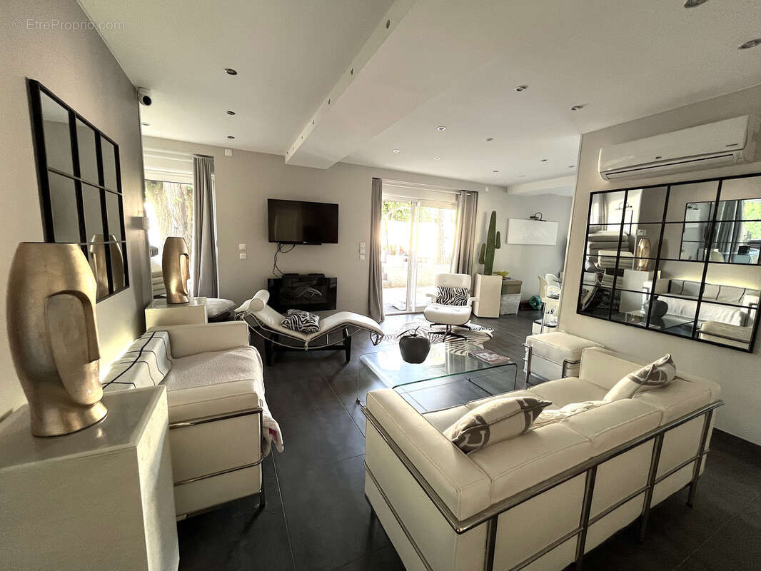 Maison à CHAMPAGNE-AU-MONT-D'OR